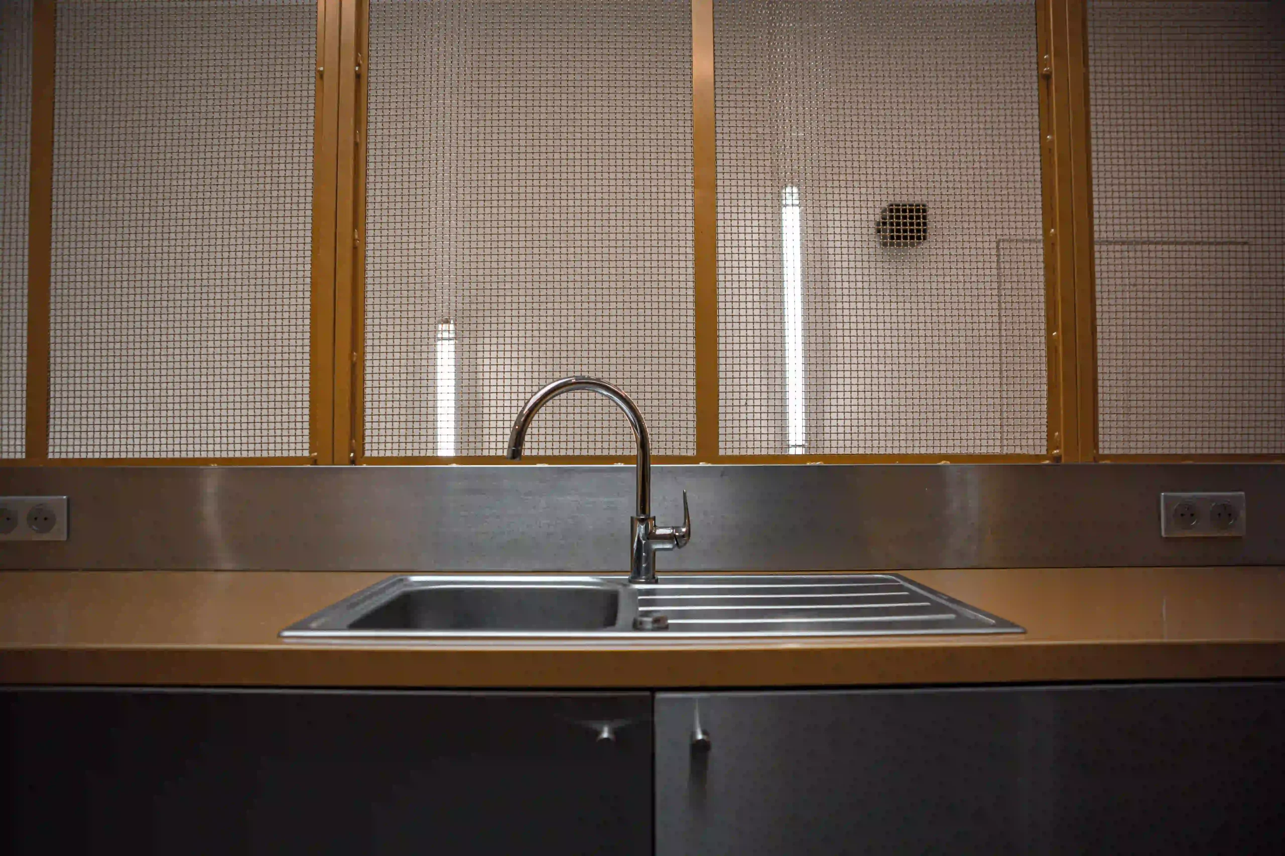 how to install a kitchen sink drain