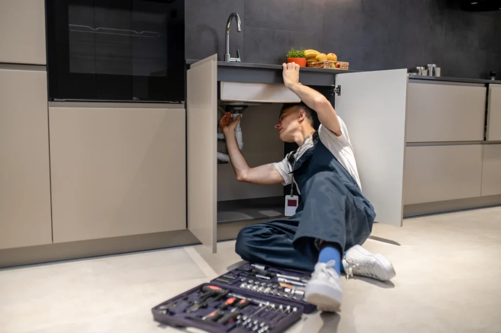 Learn How to Drain Kitchen Sink: Expert Tips and Tricks
