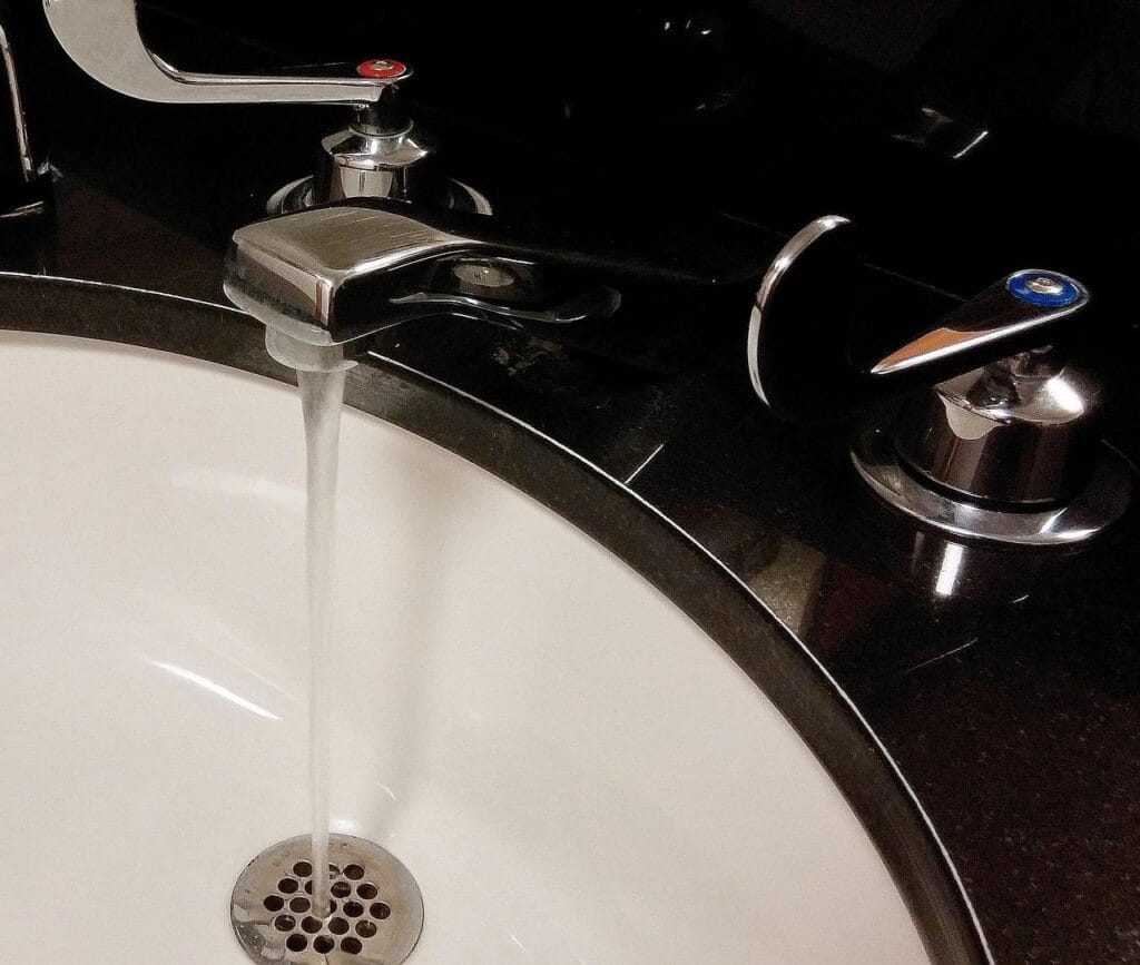 how do i unclog a kitchen sink drain​
